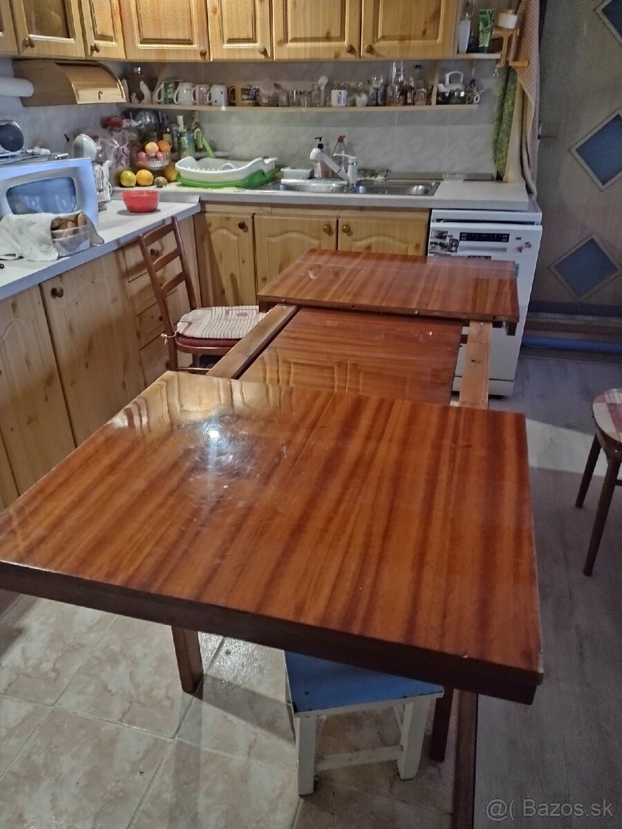 Jedálenský stol - 2