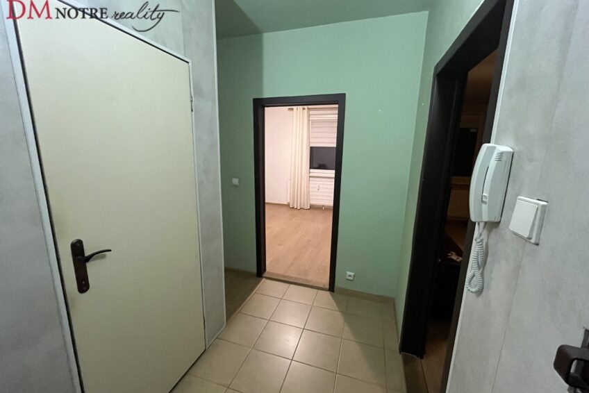 🏡 Trojizbový byt v tichej časti Lučenca s loggiou - 2