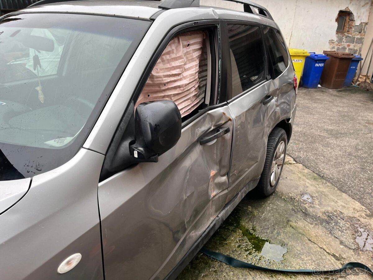 Subaru forester 2010, 2.0 benzin +lpg, - 2