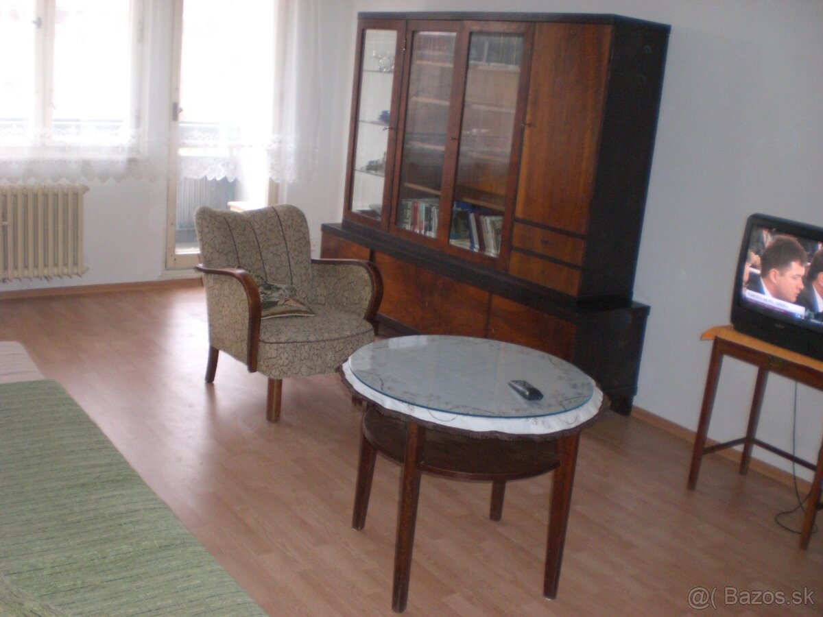 Starožitný nábytok - 2