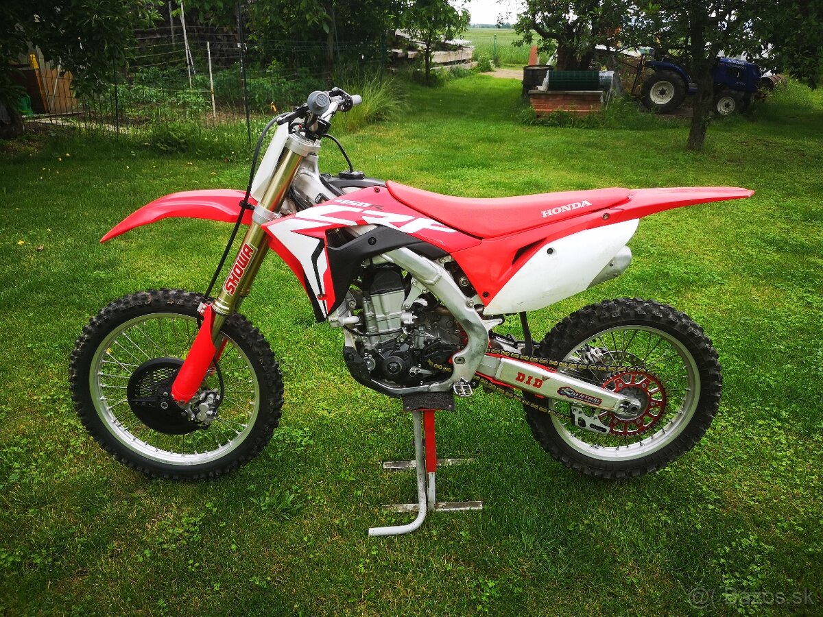 Honda CRF 450R, r.v. 2017 s el. startérem
