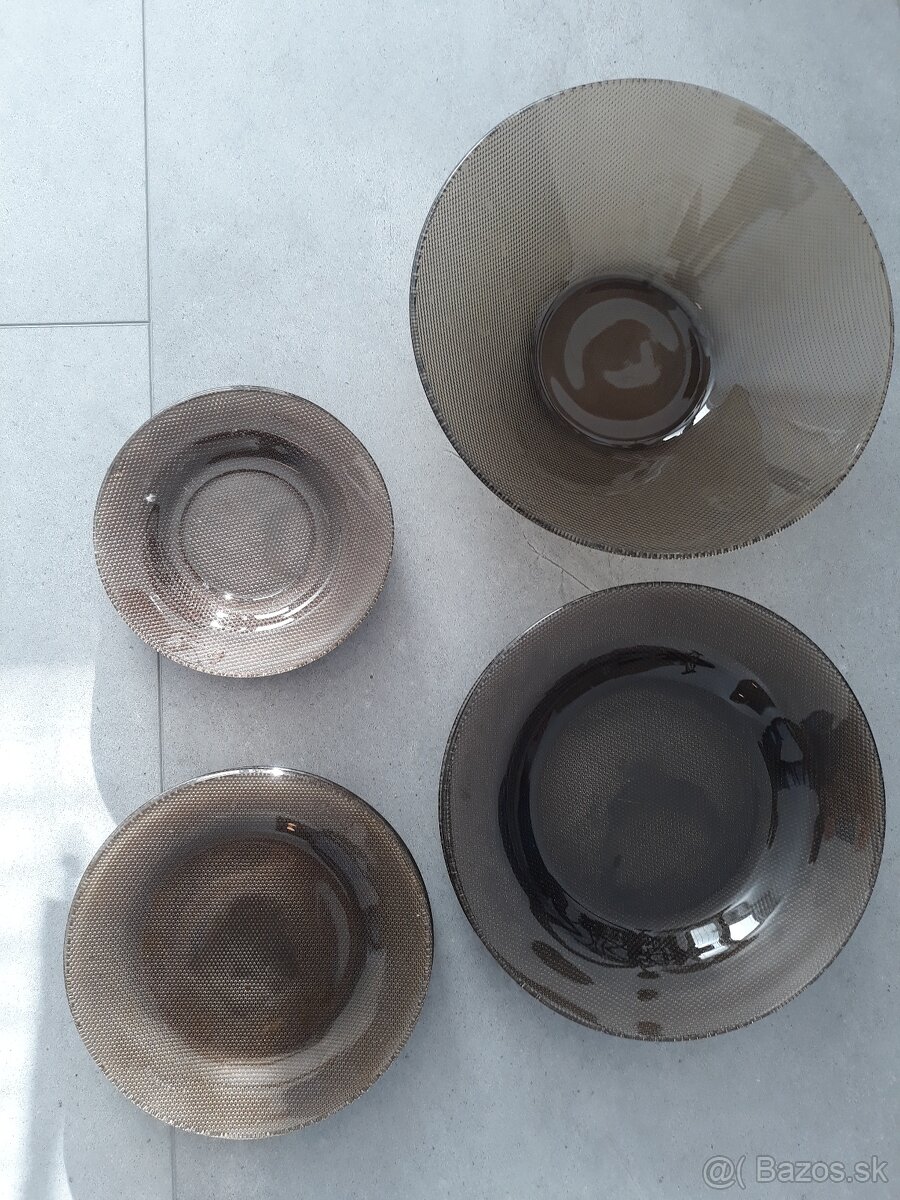 Sada sklenených tanierov - 2