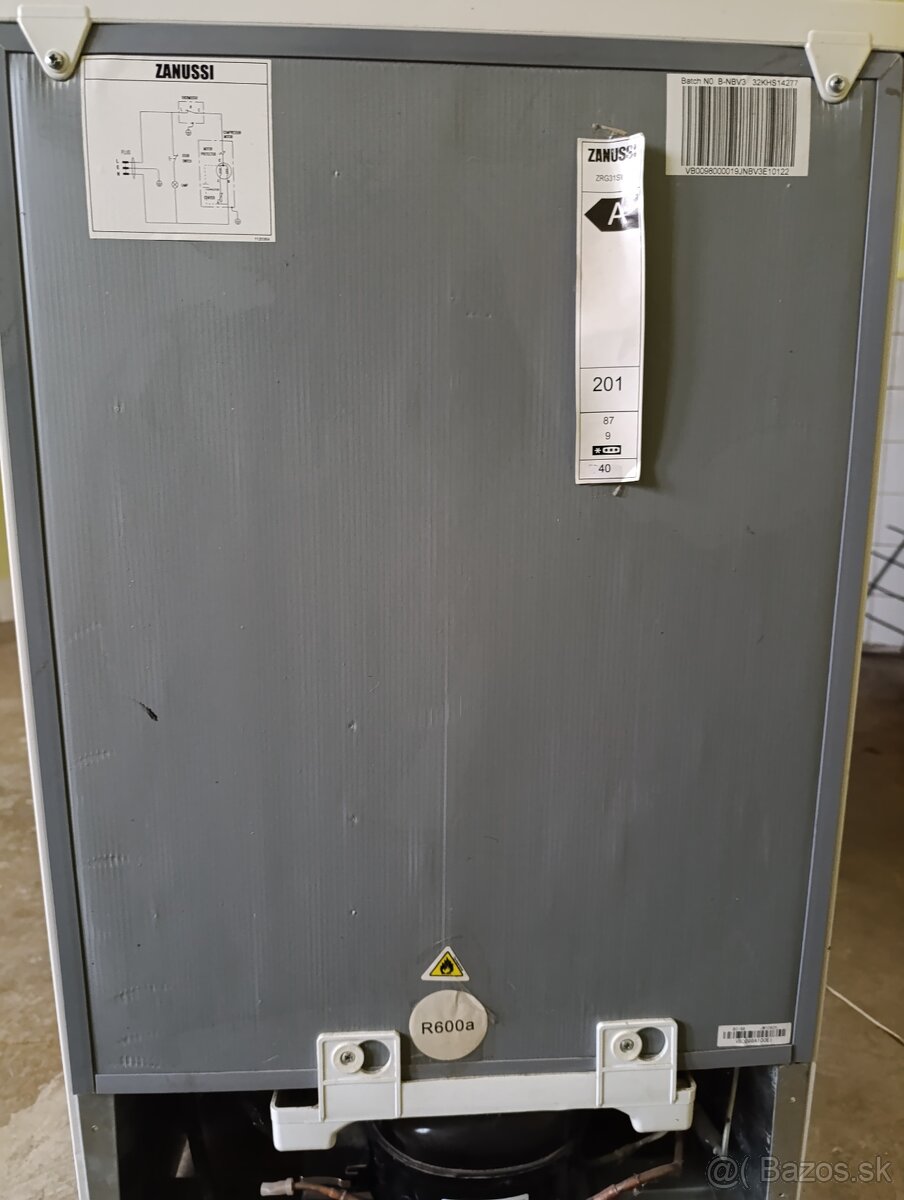 Malá chladnička, staršia, funkčná - 2