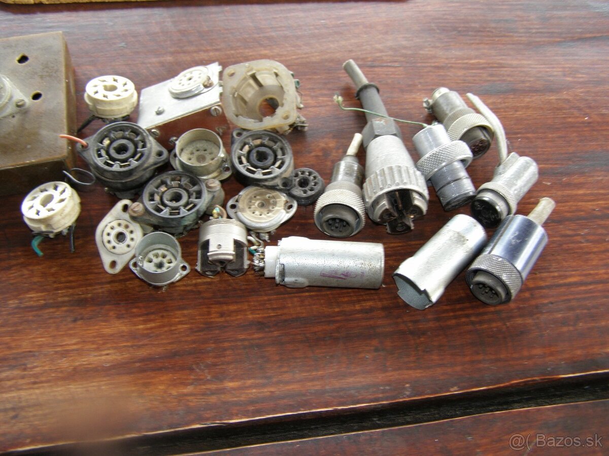 Elektrónky cca 500 kusov+21TE31,pätice,relé,konektory - 2