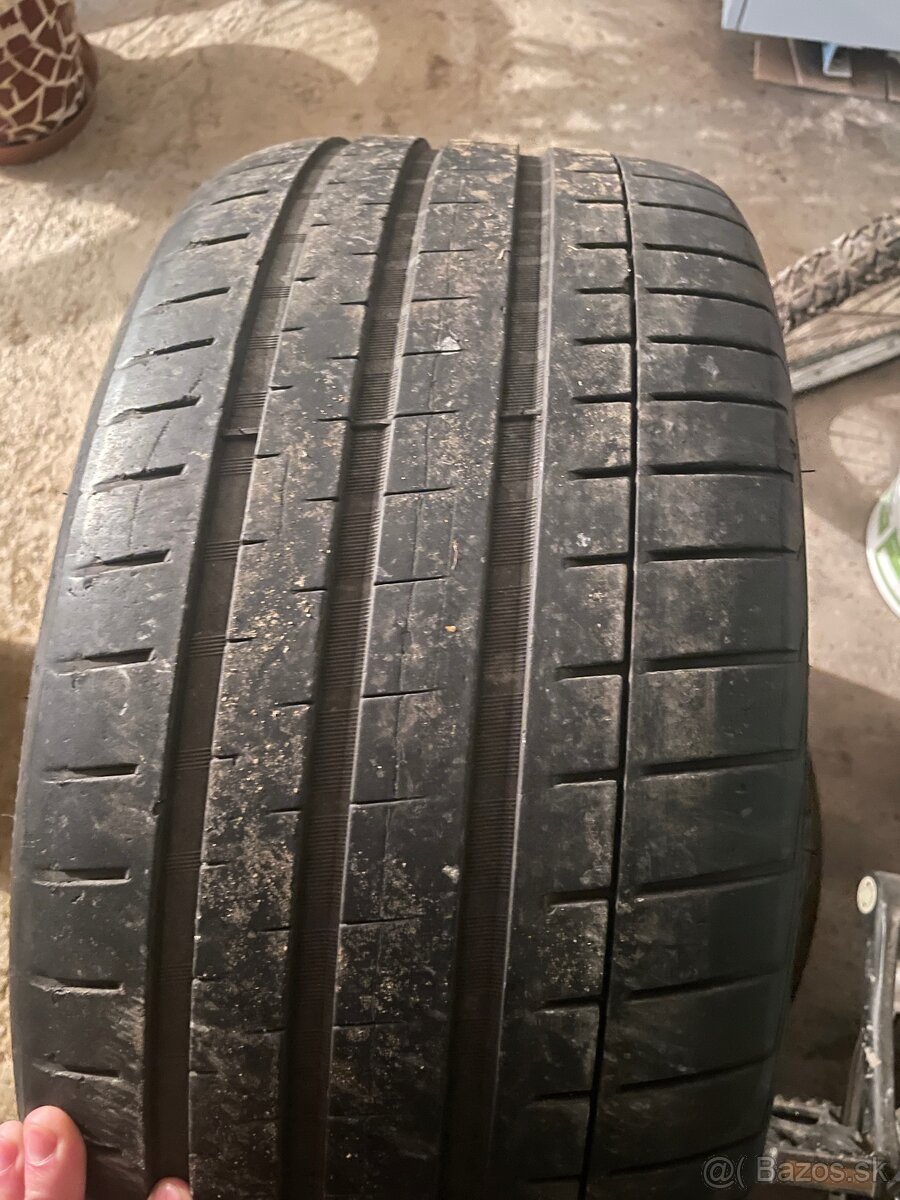 235/35 r19 - 2