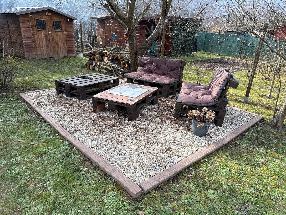 Paletove sedenie - 2