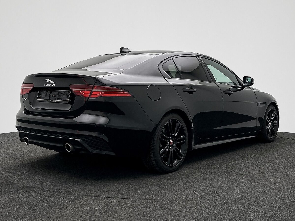 Jaguar XE - 2