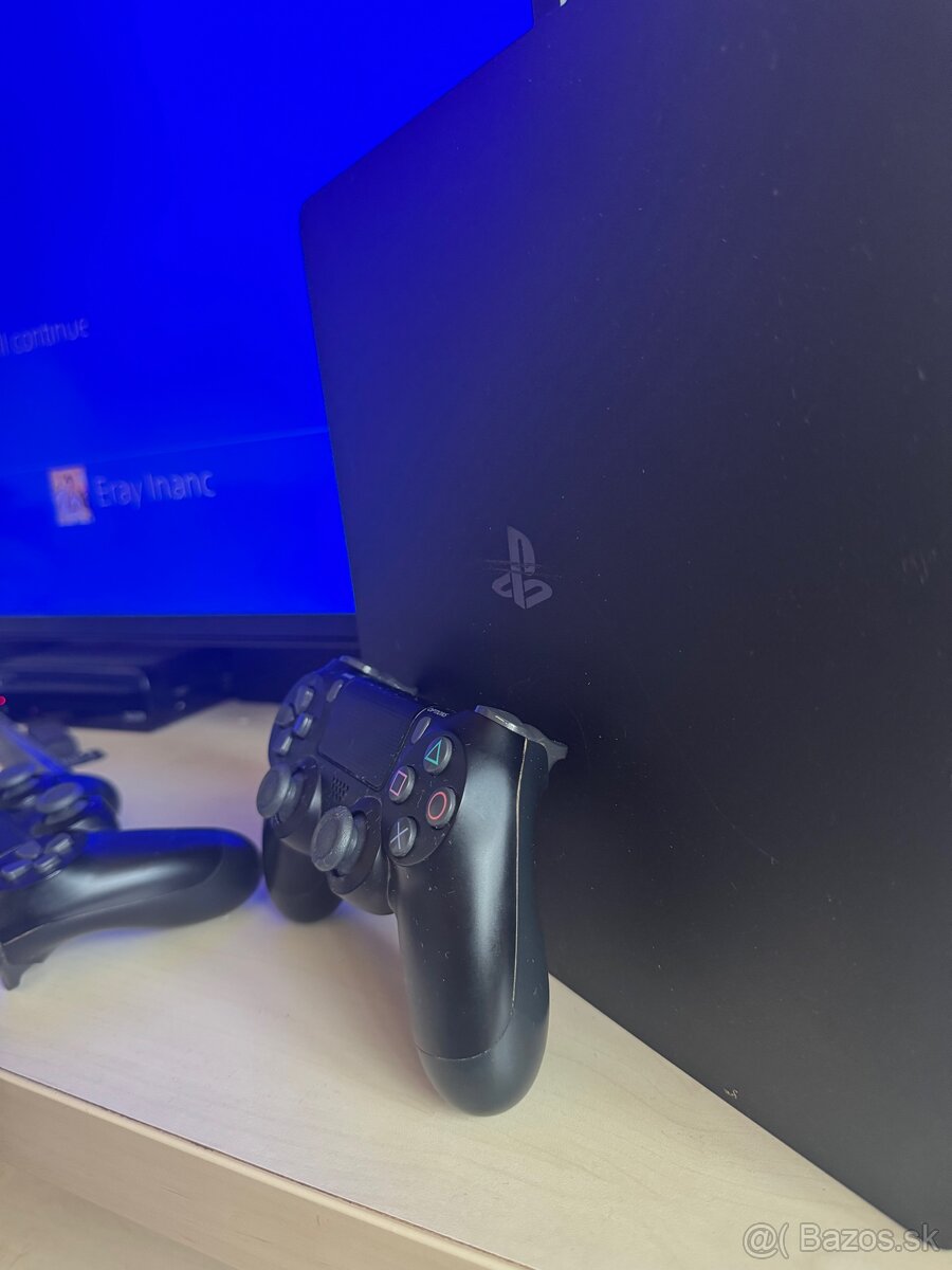 Sony PlayStation 4 Slim - 2