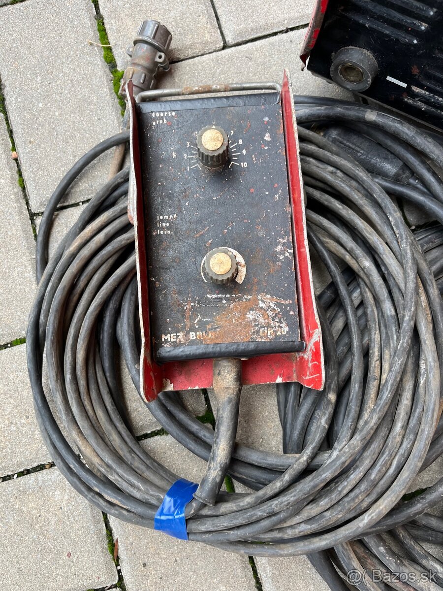 Zváračka UTA 200-1 s príslušenstvom - 2