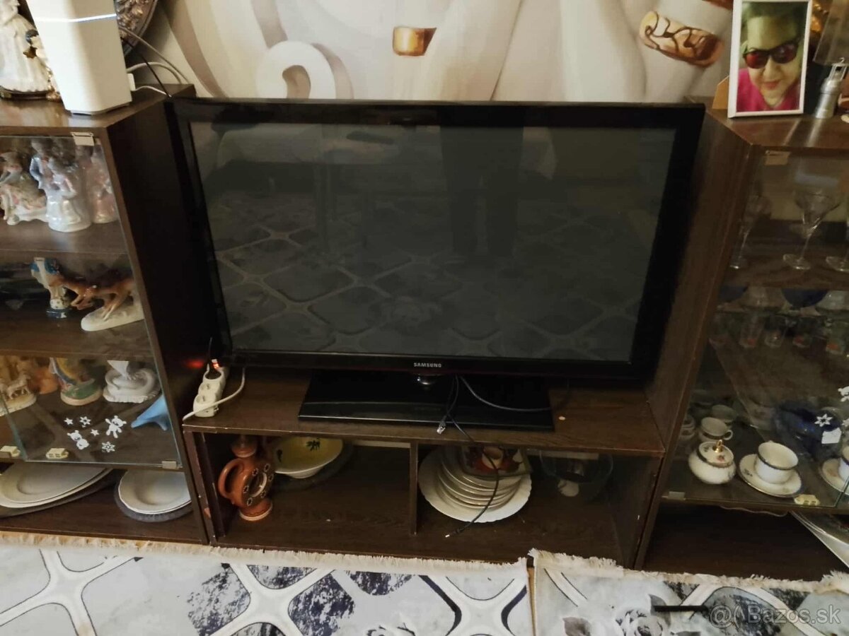 Predam LG TV 107 cm - 2