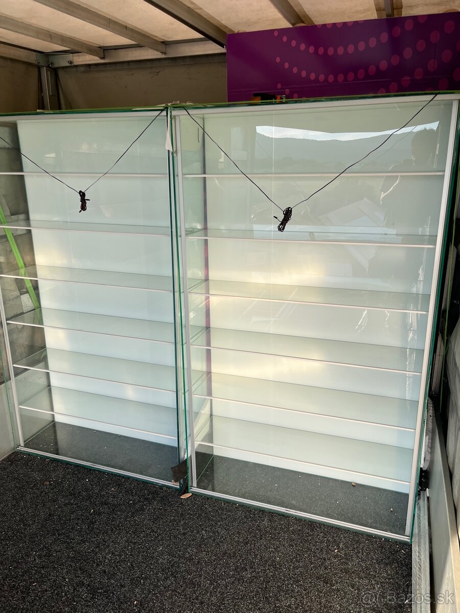 Sklenená vitrína - 2