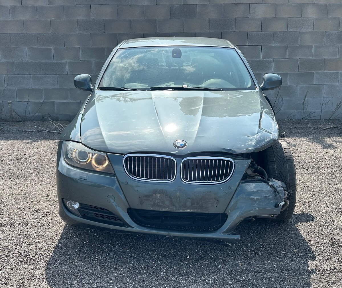 ROZPREDÁME BMW E90 325i/330i Facelift - 2