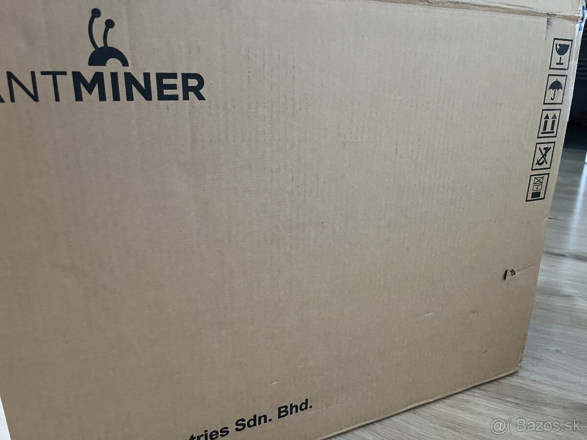 Nový Bitmain S19 - 2