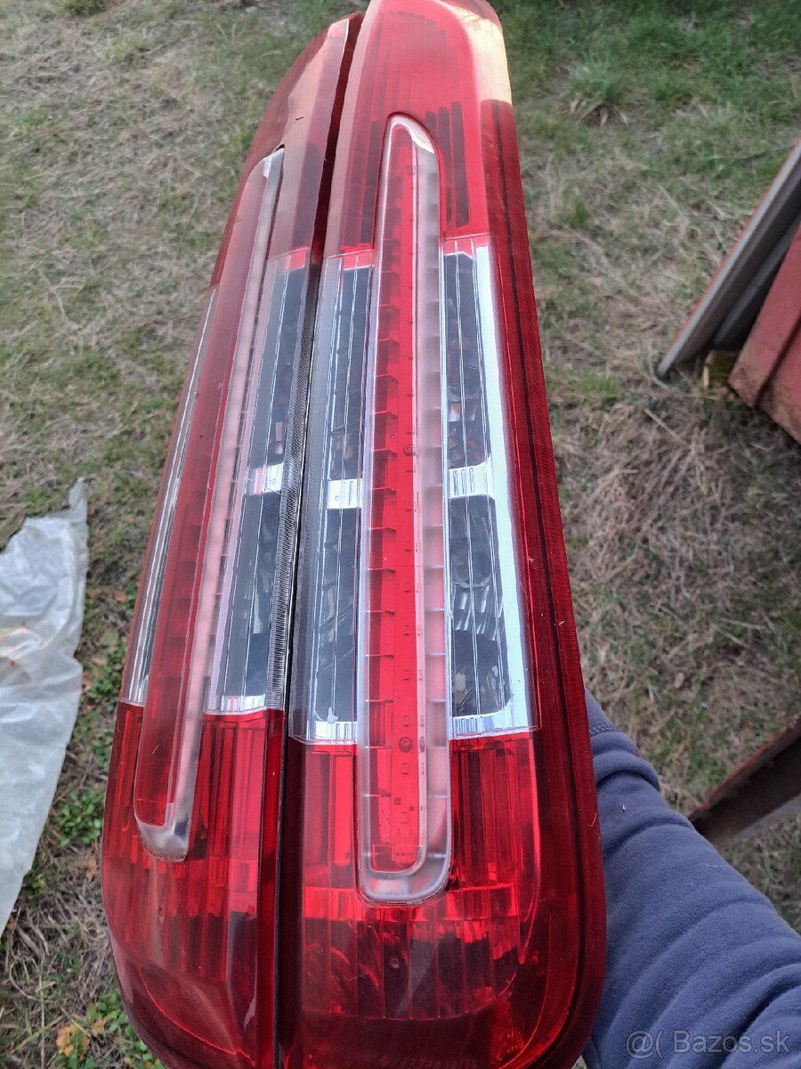Predam ford c-max FACELIFT zadne svetlo - 2