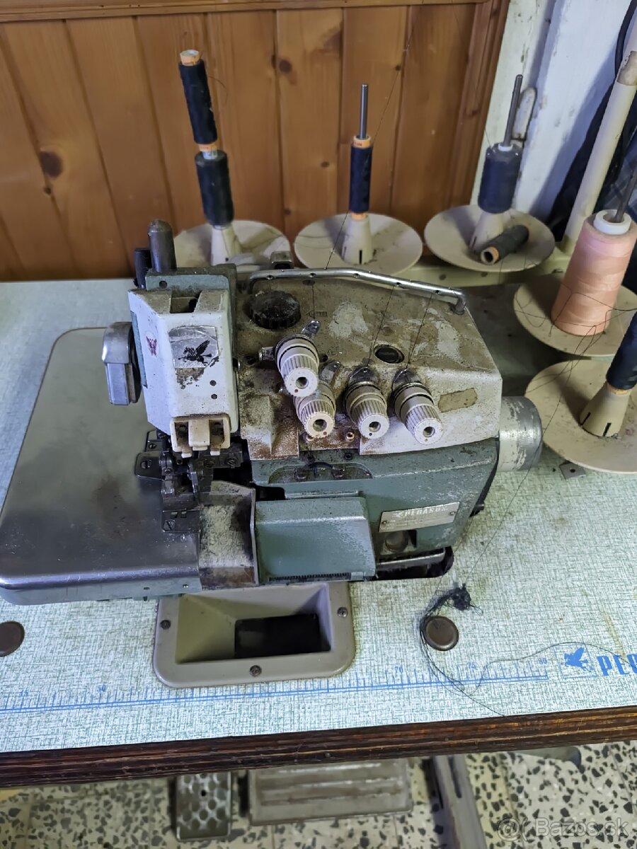 Priemyselný overlock Pegasus L32-86 (5-nitný)
- 2