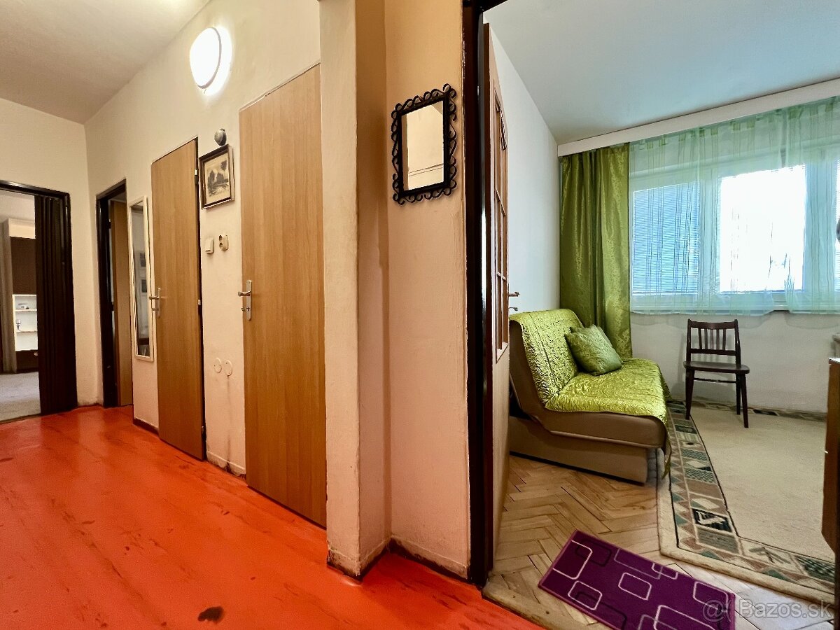 Na prenájom 4-izbový byt + garáž, 72m2 + lodžia, Výstavby - 2