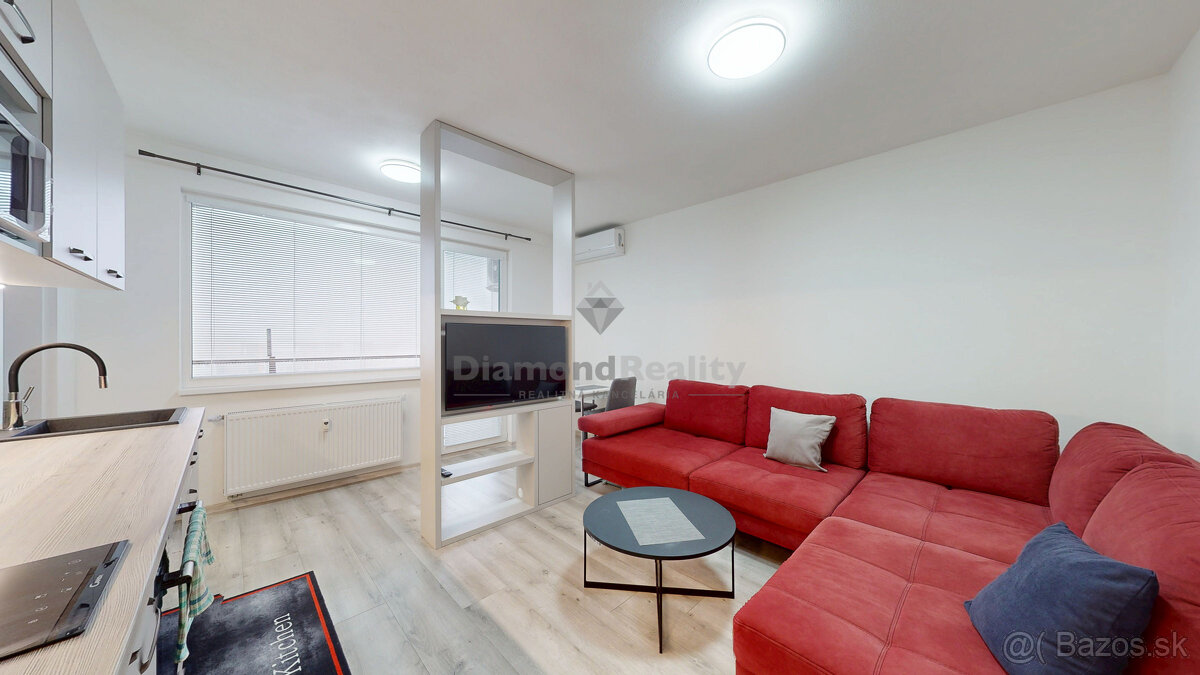 Na predaj pekný, prerobený 1,5 izbový byt, ulica Húskova, Ko - 2