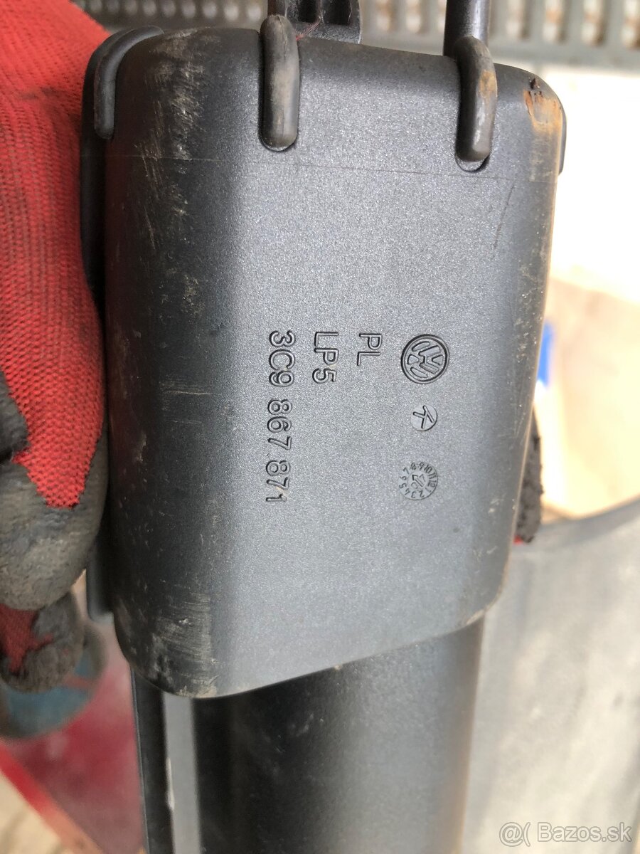 ROLETA KUFRU VW PASSAT B6 KOMBI - 2