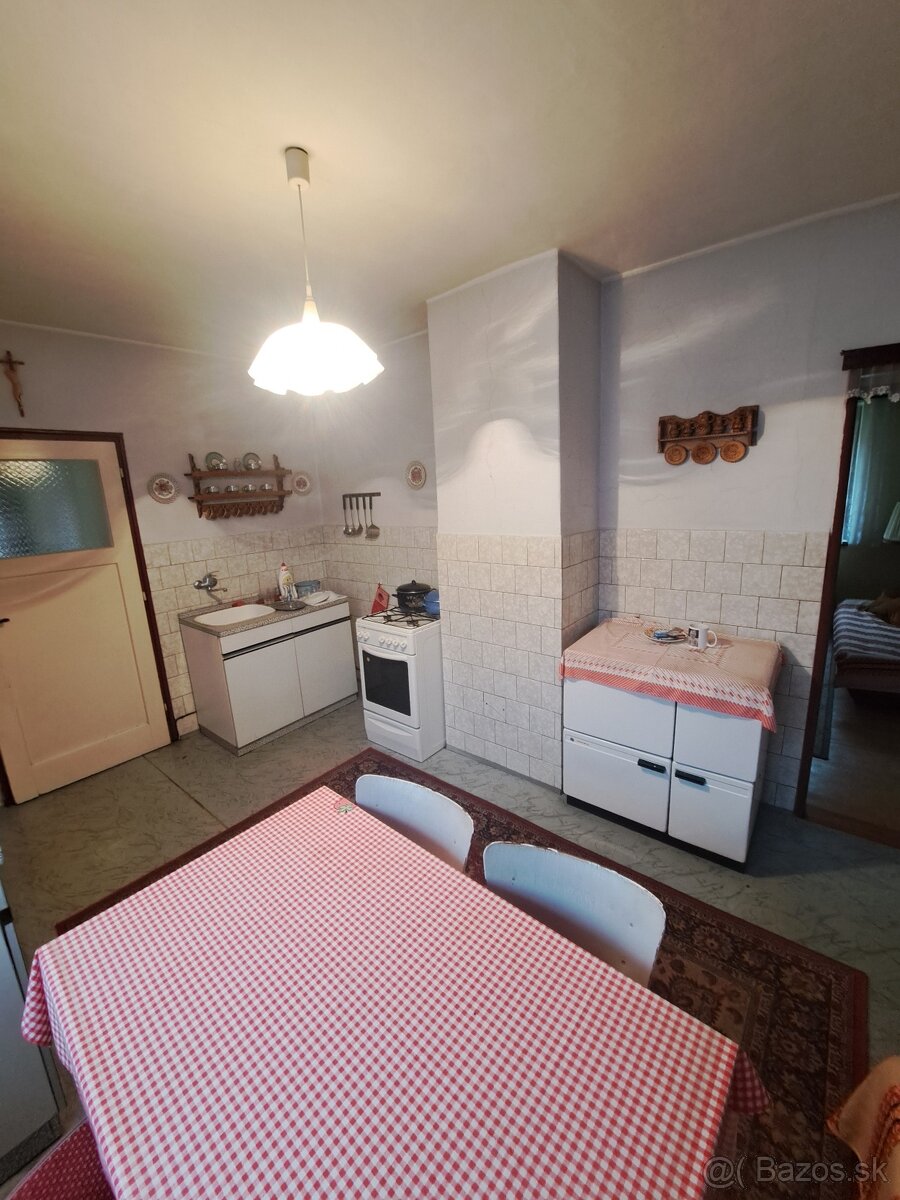 Kompletný interiér zo staršieho domu - 2