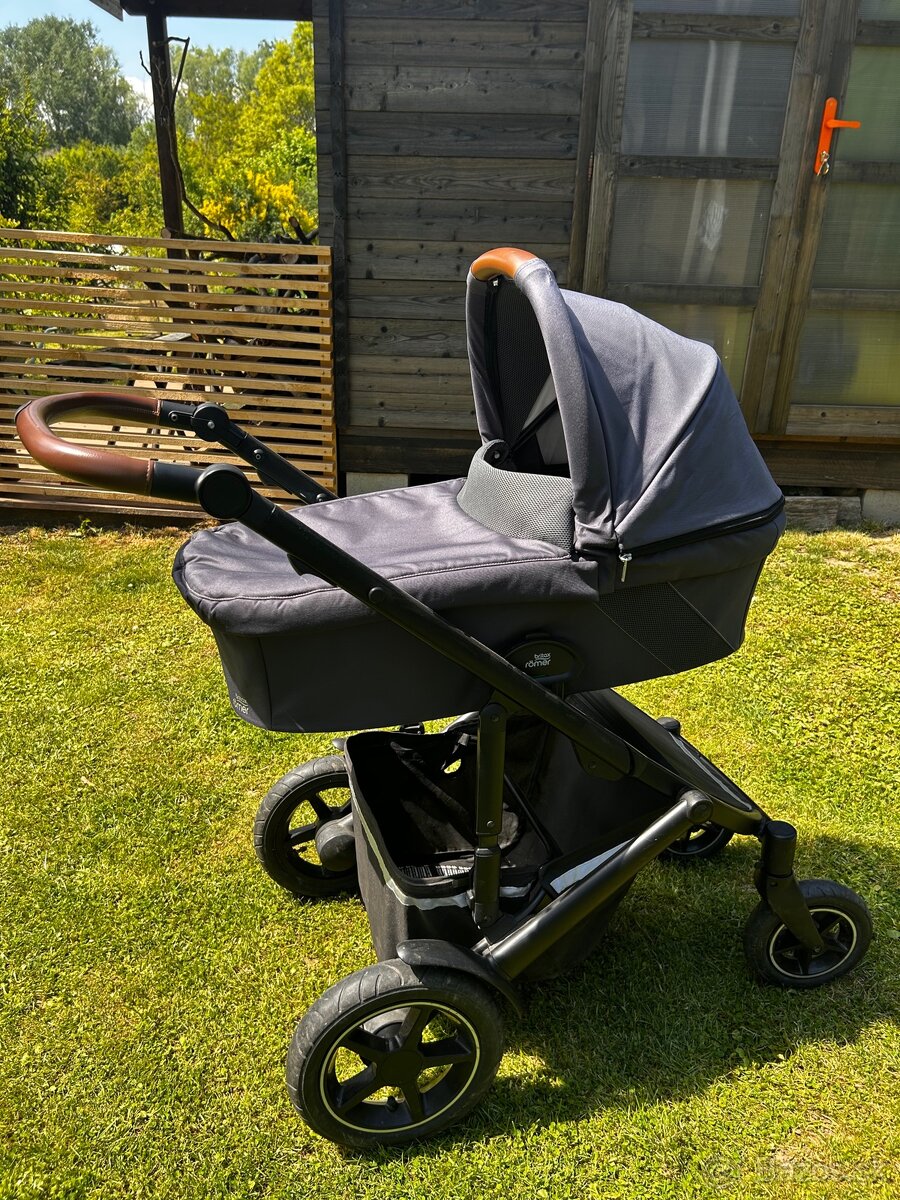 Dvojkombinácia Britax Romer Smile 3 + autosedačka - 2