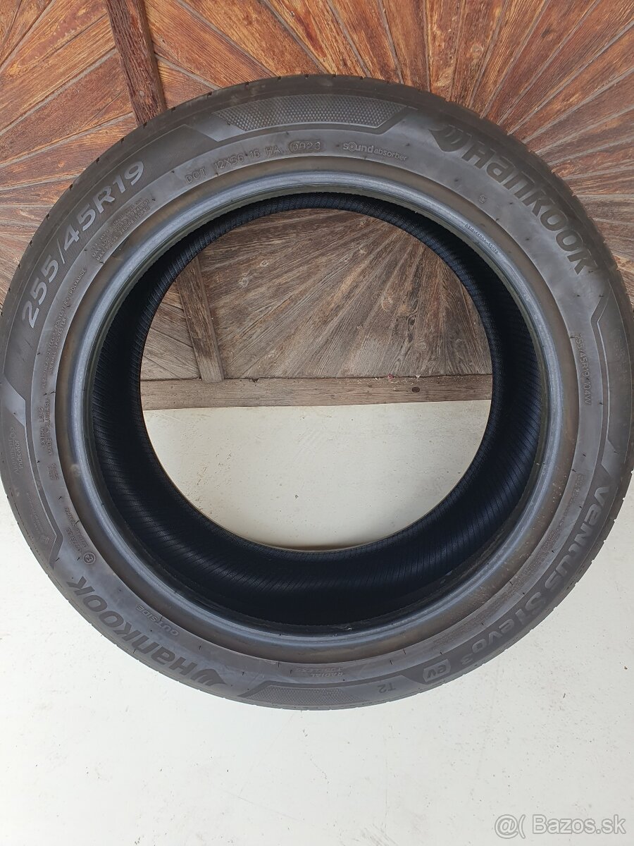 Predam pneu 255/45 R19 Hankook - 2