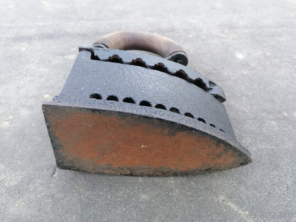 Predám starožitná žehlička - 2