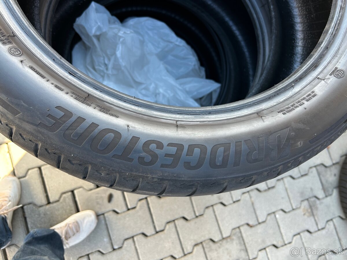 Bridgestone 235/50R19 letne - 2