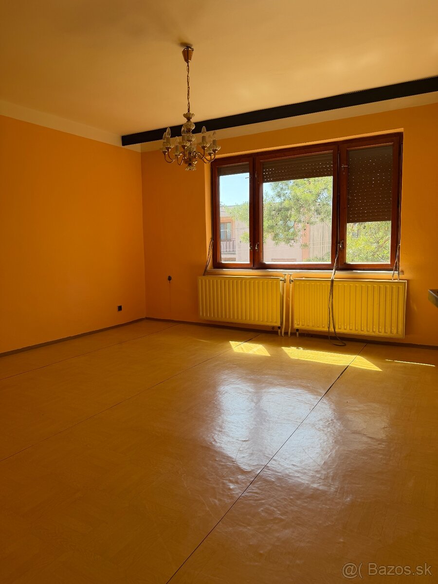 VEĽKY RODINNY DOM-BIELY KOSTOL - 2