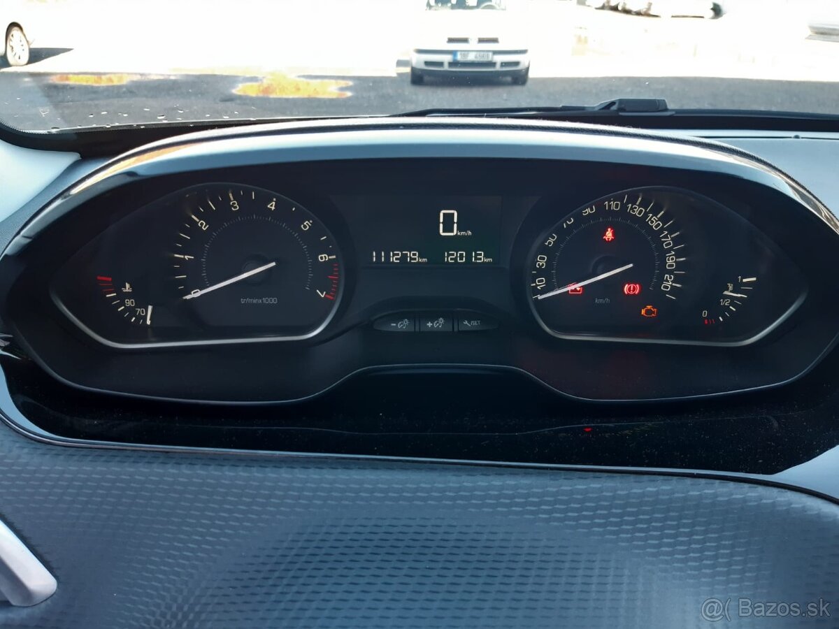 Predám Peugeot 2008 Puretech Style - 2