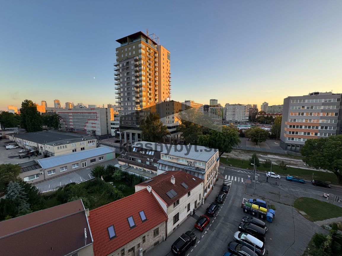 KRÁSNY BYT V TOP LOKALITE - STARÝ RUŽINOV - 2