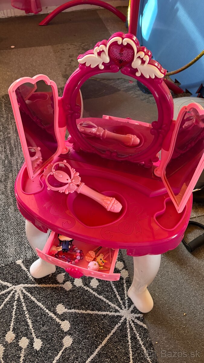 Kozmetický stolcek - 2