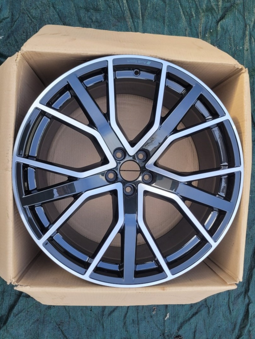 Originální 22 palcové disky Audi Performance pro Q - 2