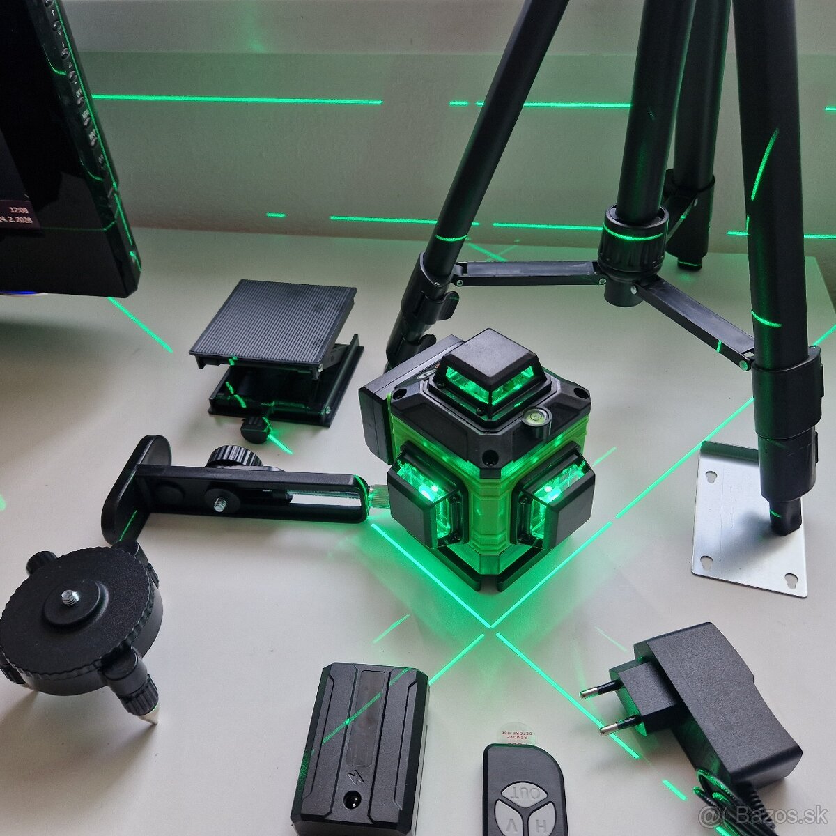 360 stupňový NIVELÁK plus statív - 2