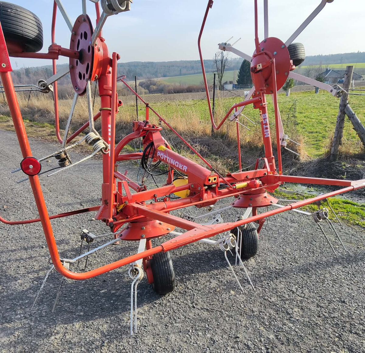obraceč sena pottinger hit 58 -top stav - 2