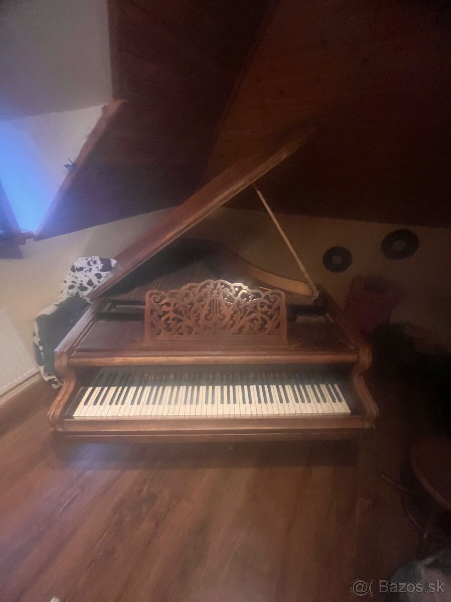 starožitné piano - 2