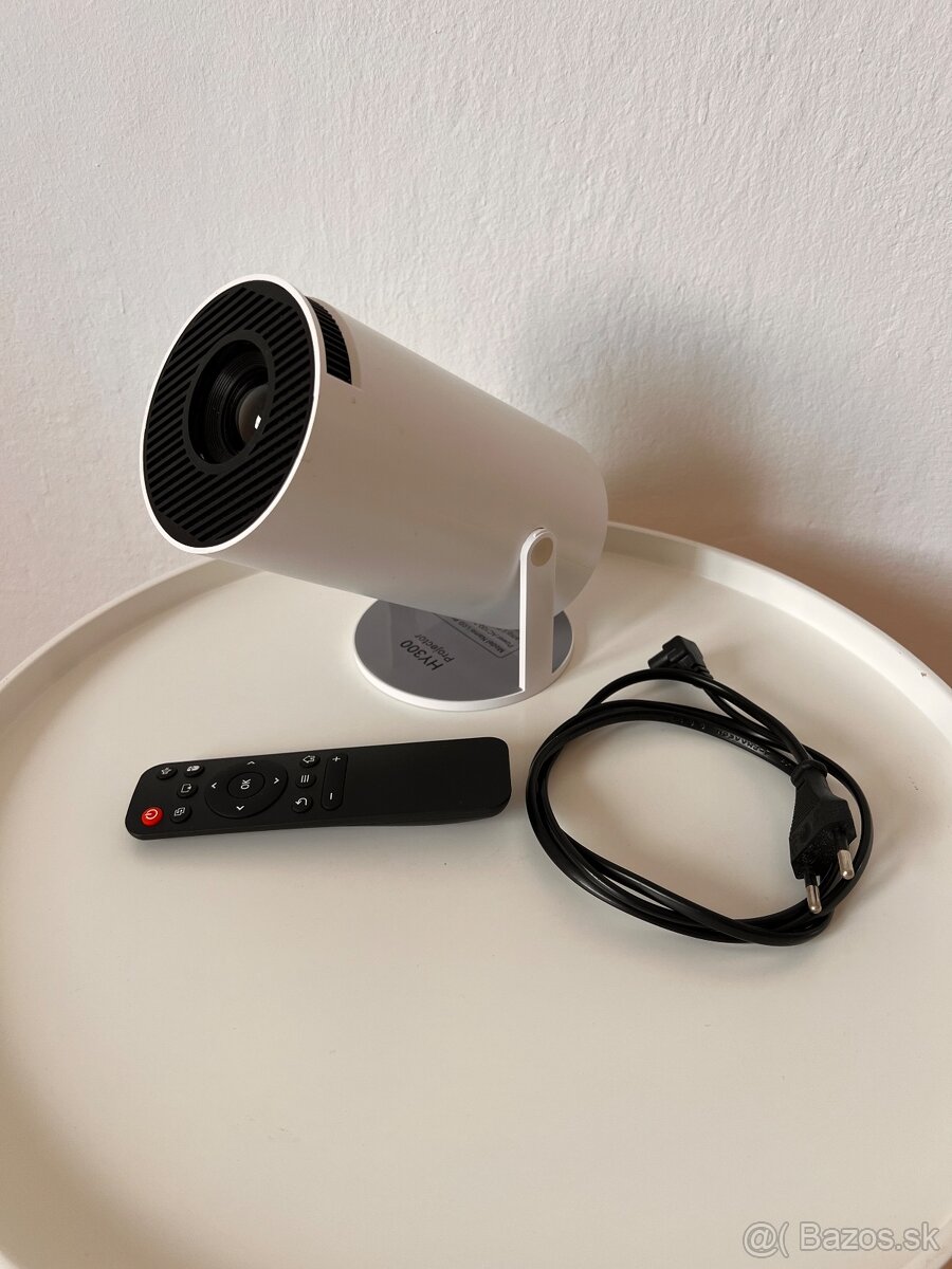 Predám funkčný mini projektor HY300 - 2