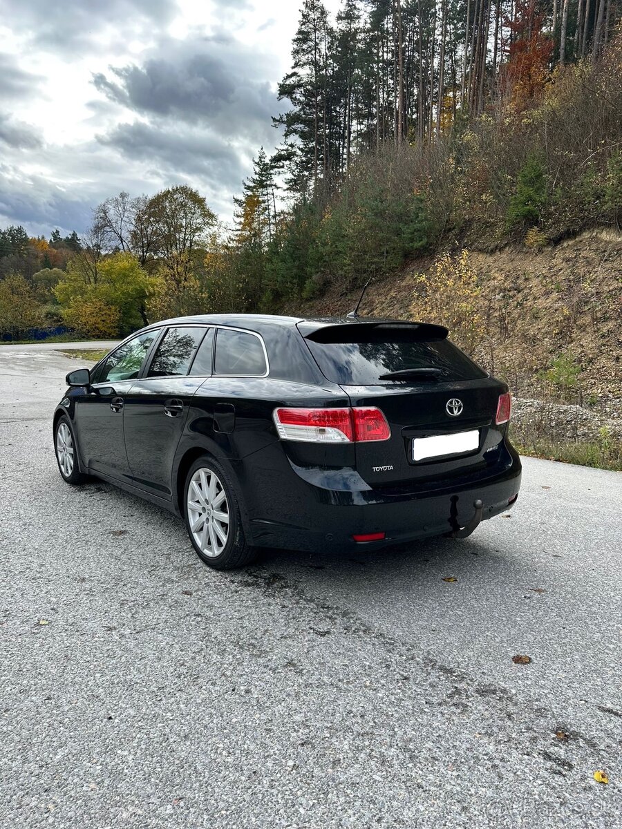 2011 TOYOTA AVENSIS KOMBI FULL výbava - 2