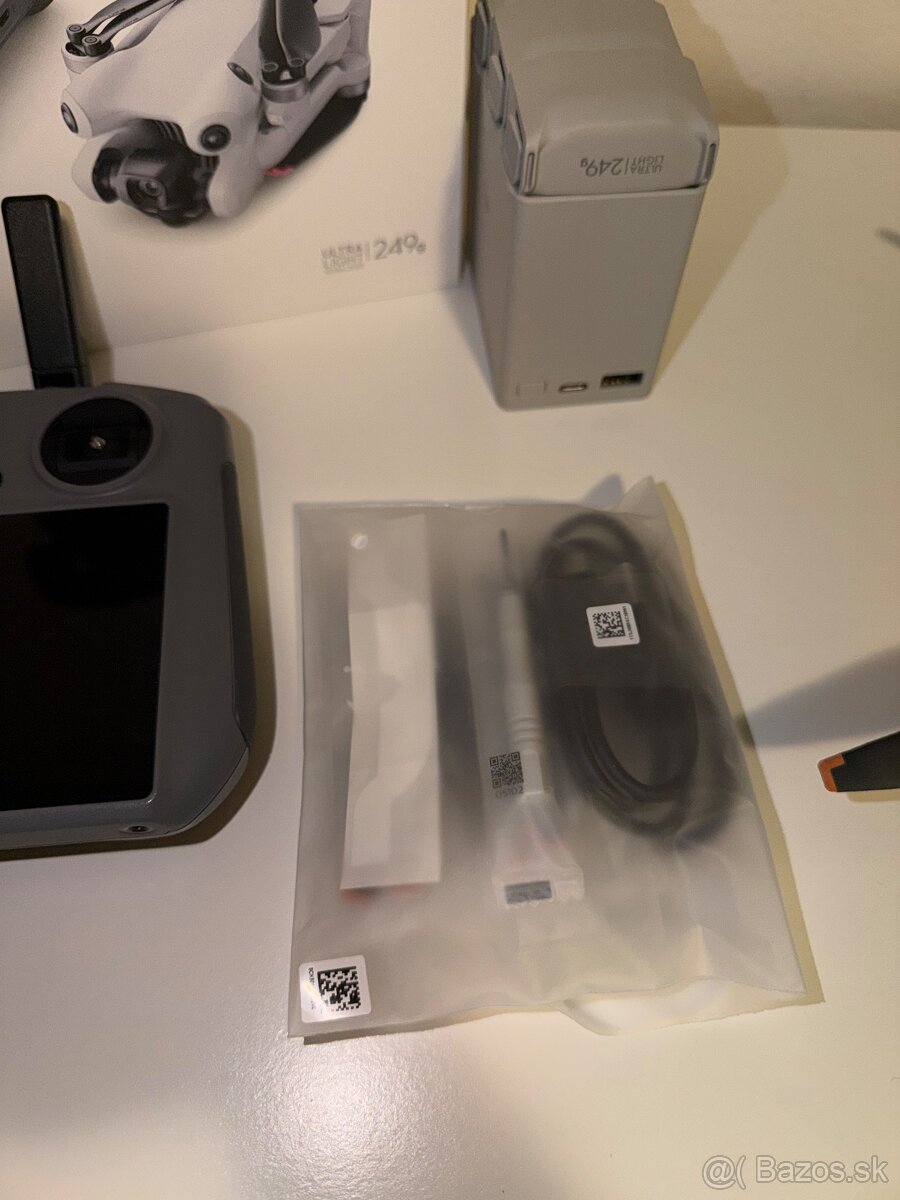 DJI Mini 4 Pro Fly More Combo - 2