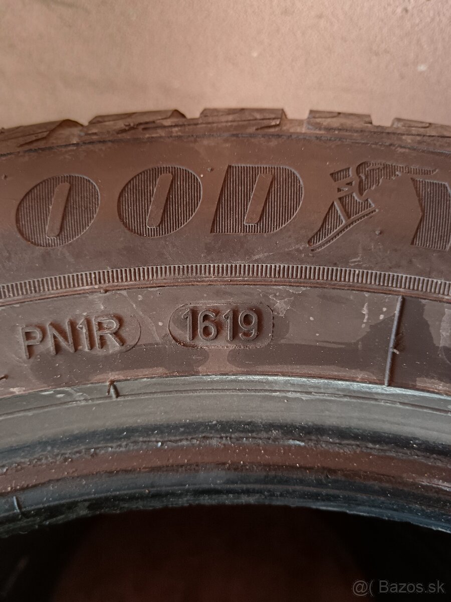 Zimné pneu 215/55 R17 - 2