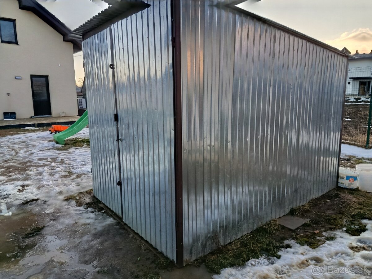 Plechová garáž - 2