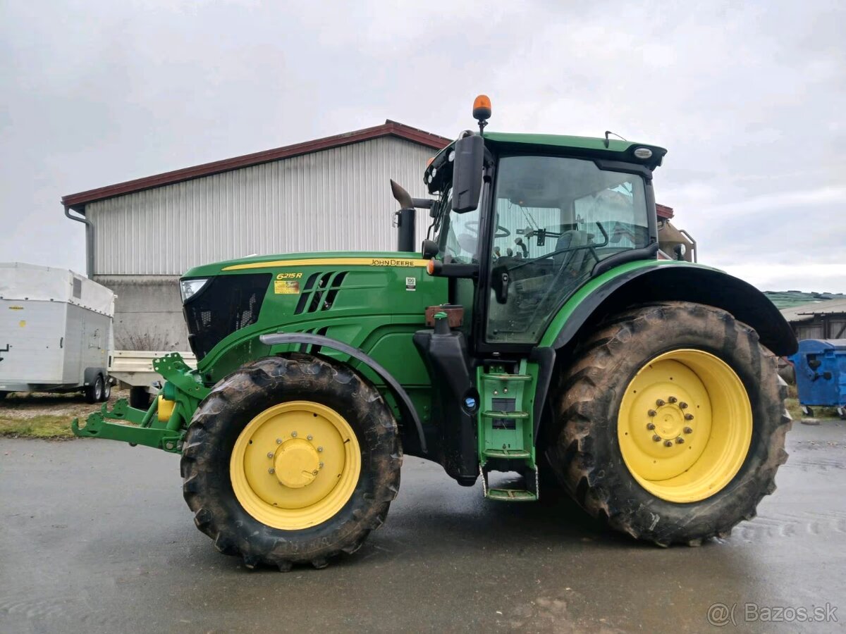 John Deere 6215R - 2