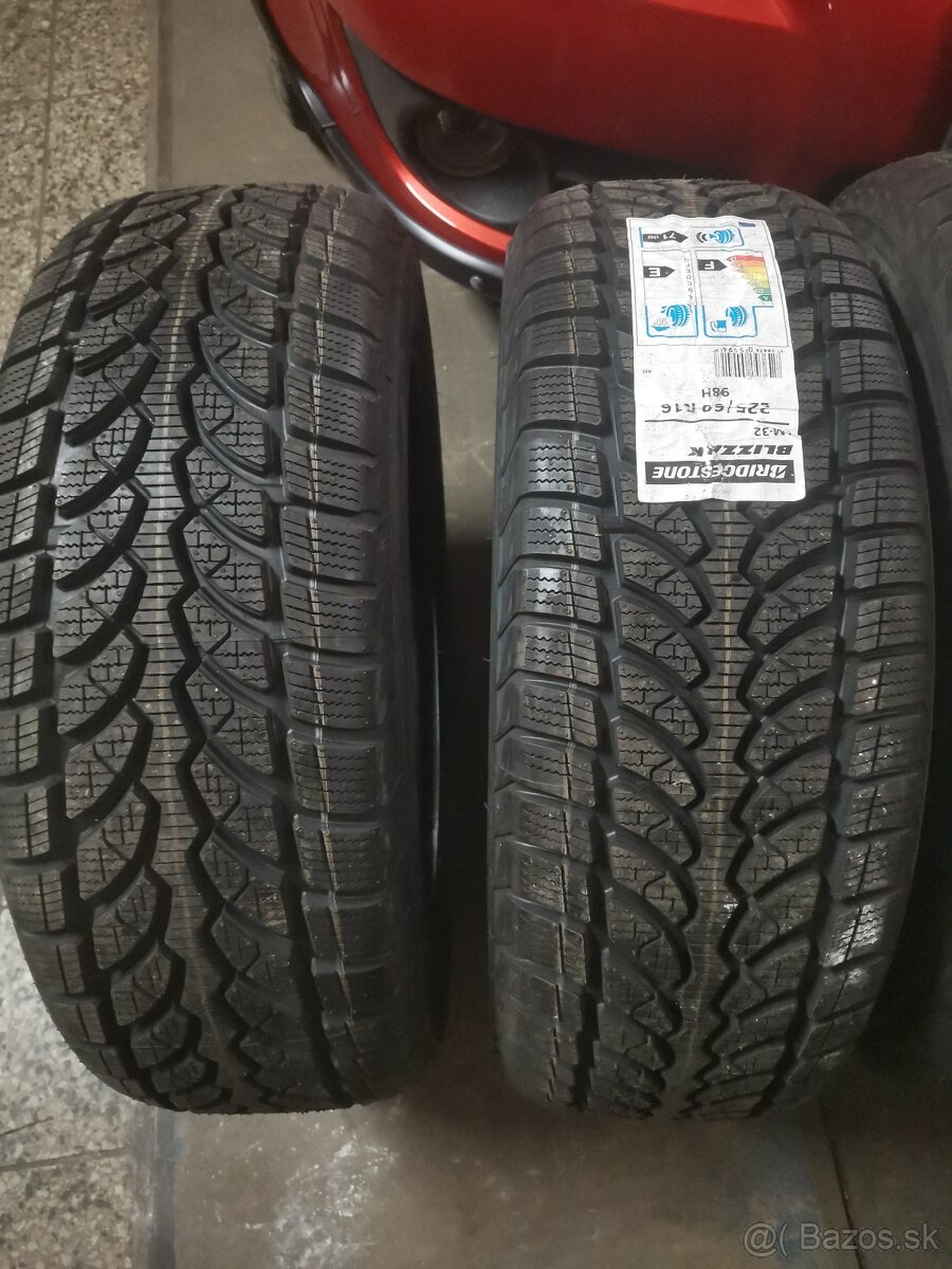 Predám nové 225/60r16 - 2