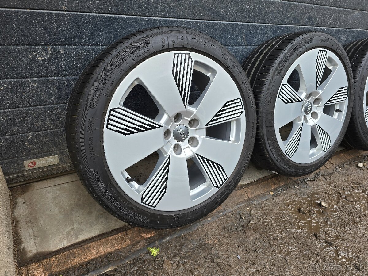 Letná Sada AUDI 225/45 R19 - 2