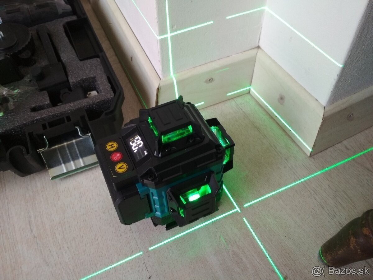 Krížový samonivelačný laser 4D, statív, kufrík - 2