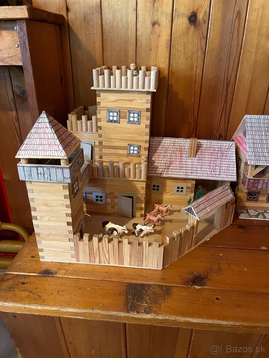 Hrad, domčeky z dreva - 2