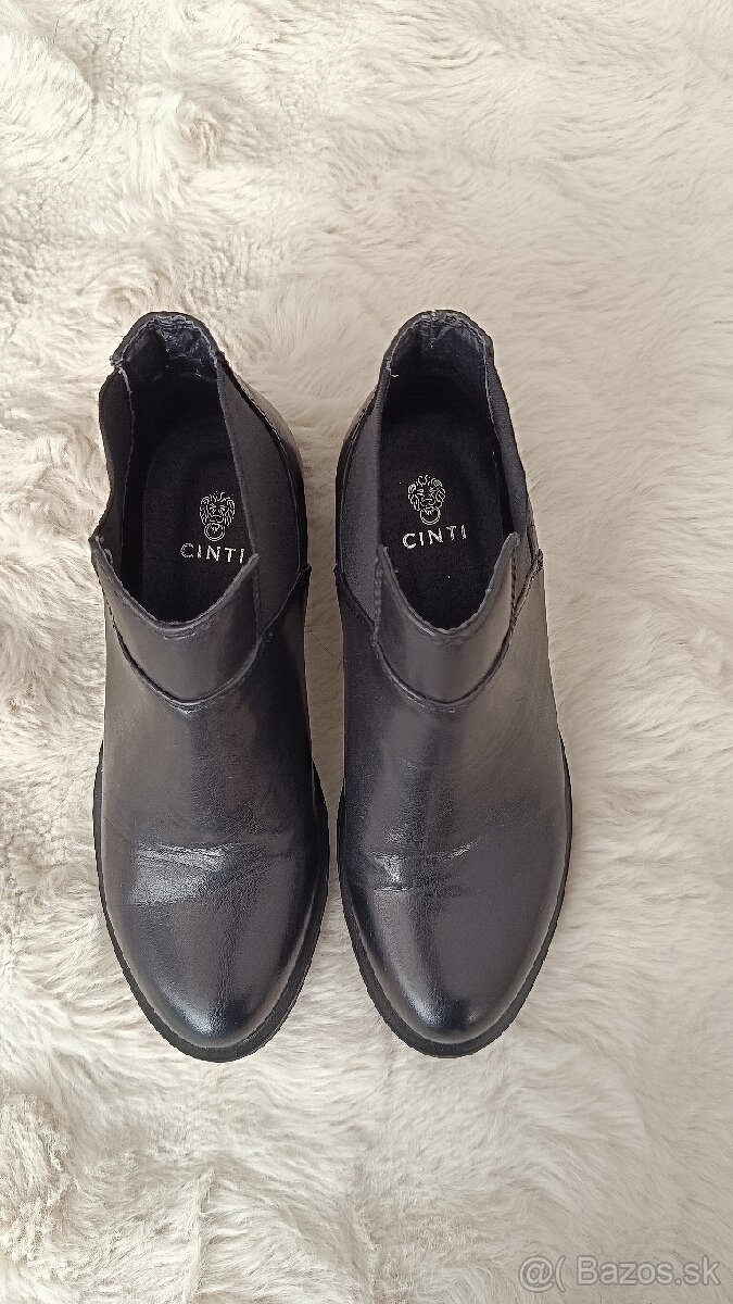 Kožené čierne členkové dámske čižmy značky CINTI - 2