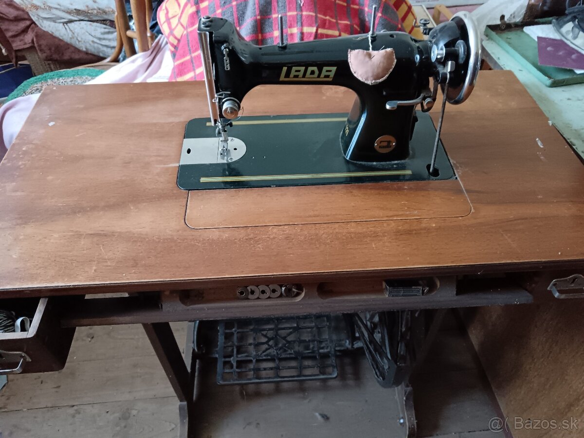 Šijací stroj LADA - 2
