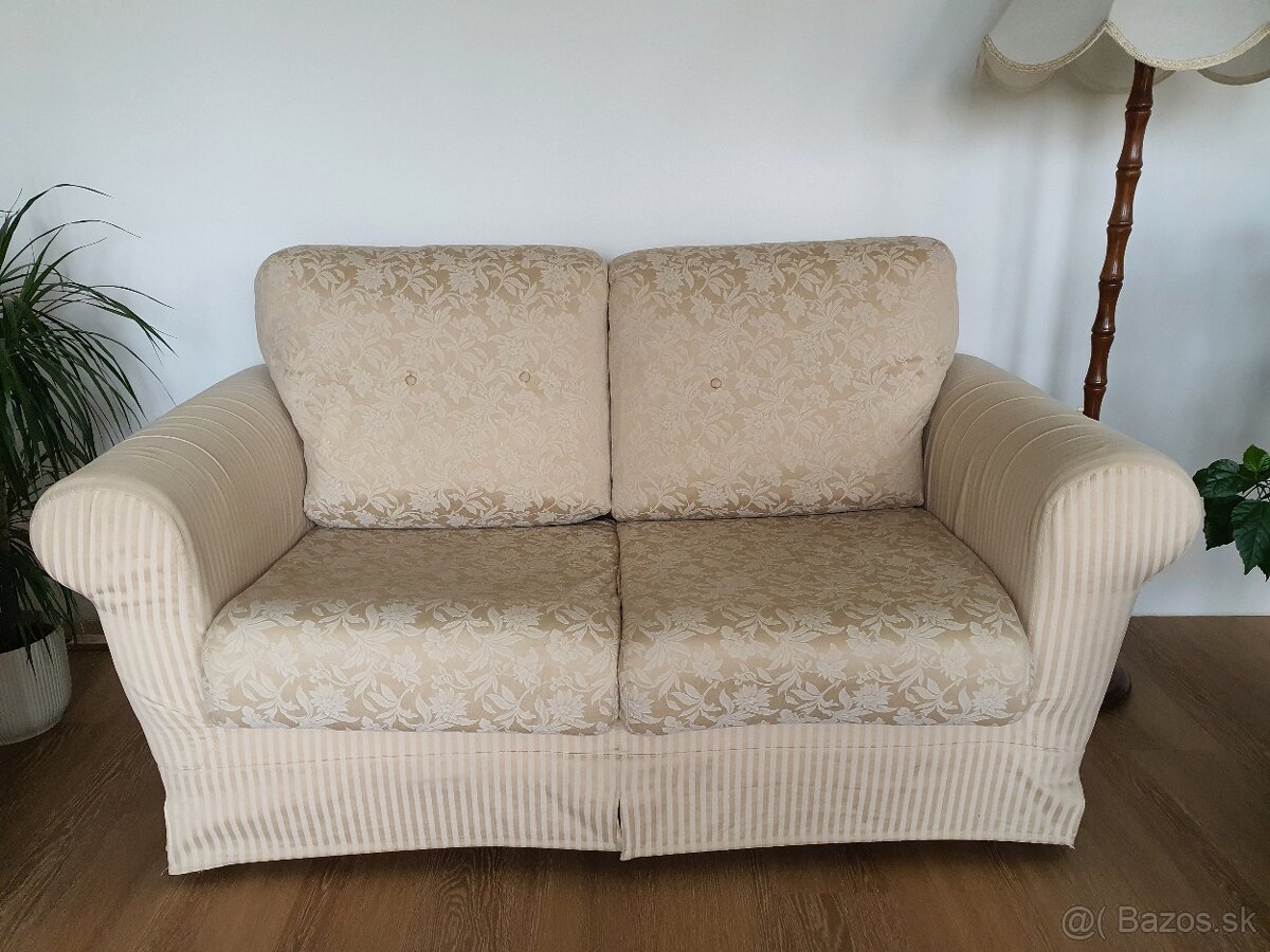 Zachovalá pohovka - 2