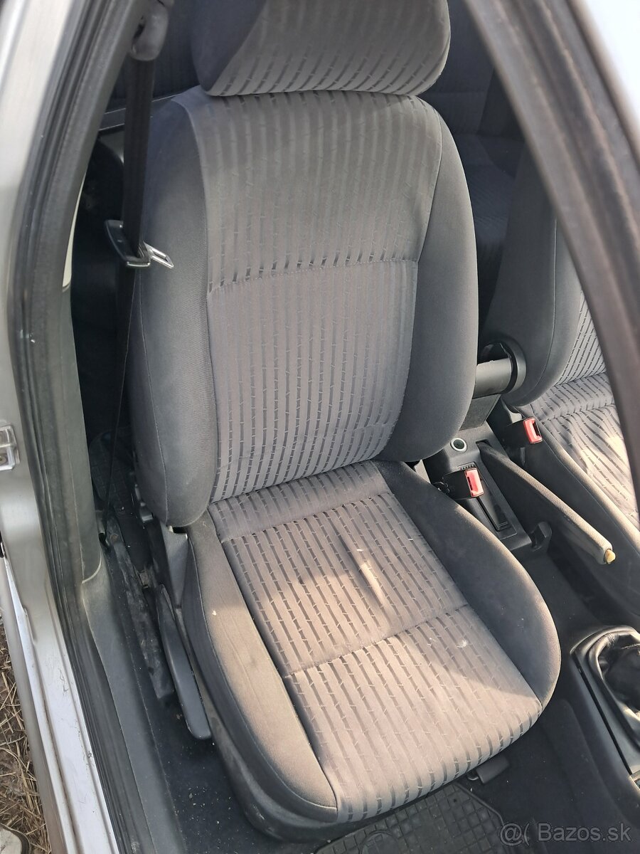 Predám sedačky octavia1 - 2
