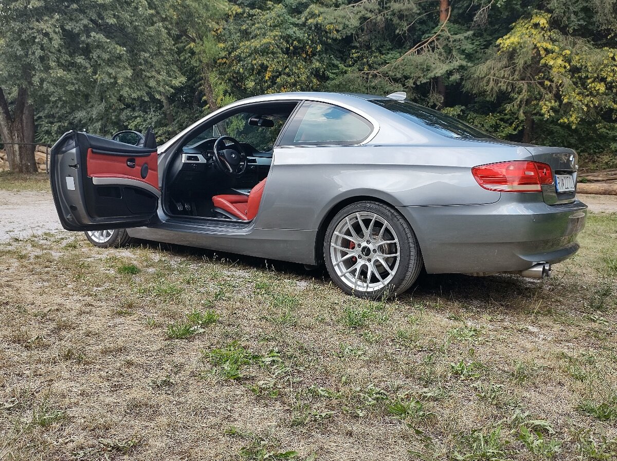 BMW e 92 325i. - 2